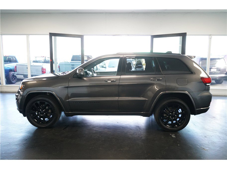 Used 2019 Jeep Grand Cherokee Altitude image 4