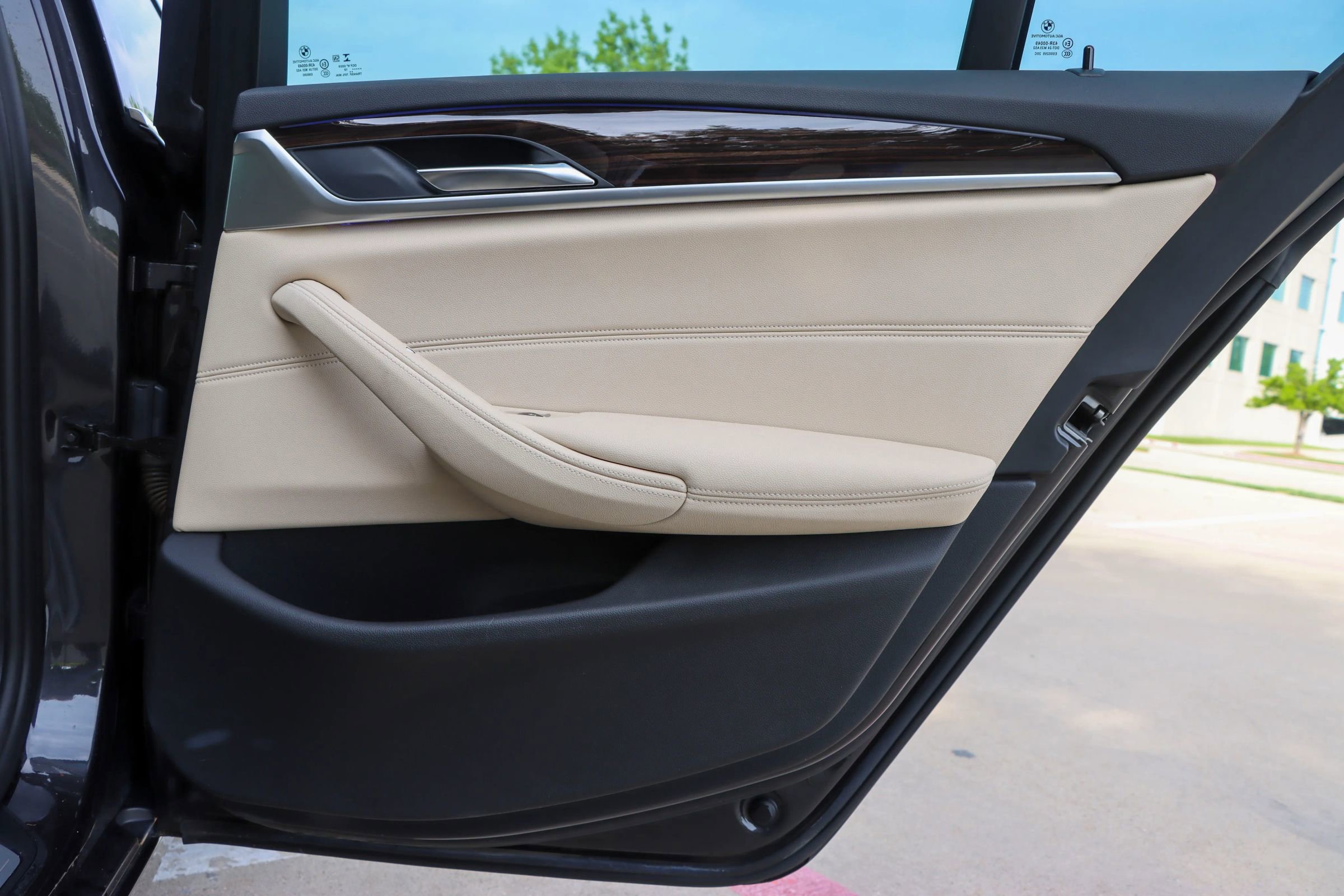 Used 2019 BMW 530e w/ Convenience Package image 11