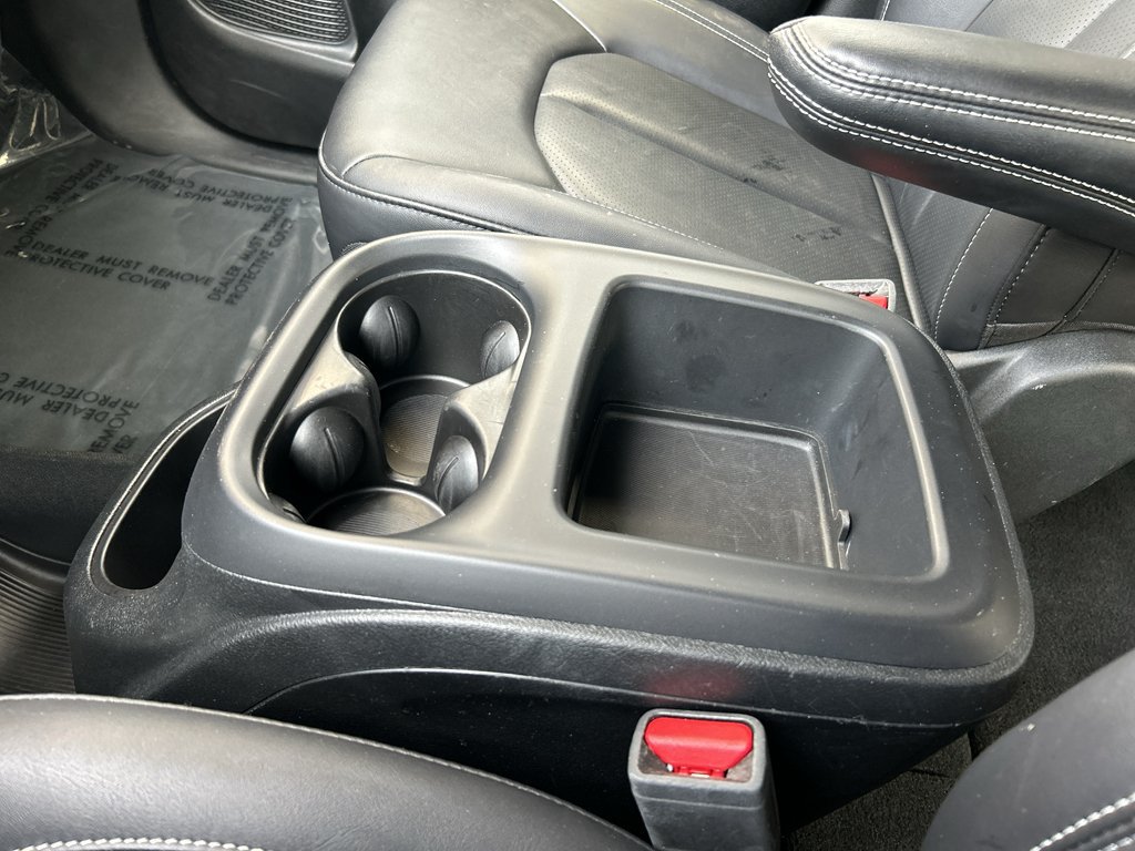 Used 2025 Chrysler Pacifica Select FWD image 21