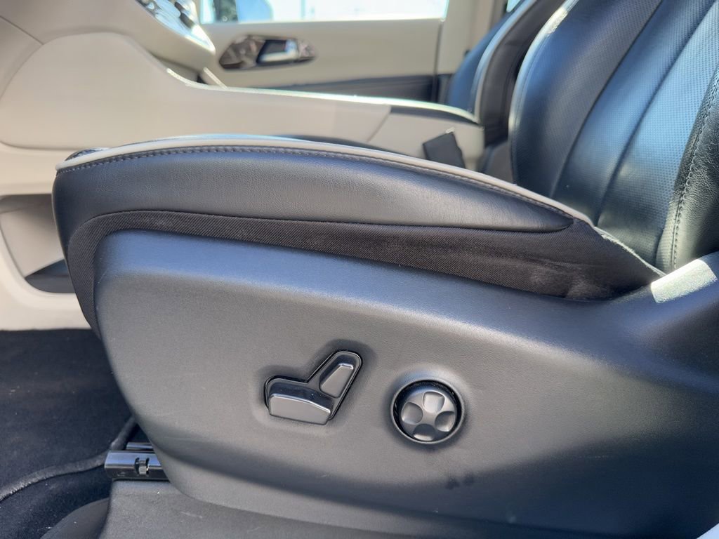 Used 2023 Chrysler Pacifica Limited FWD image 21