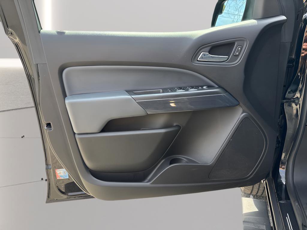 Used 2018 Chevrolet Colorado Z71 AWD/4WD image 18