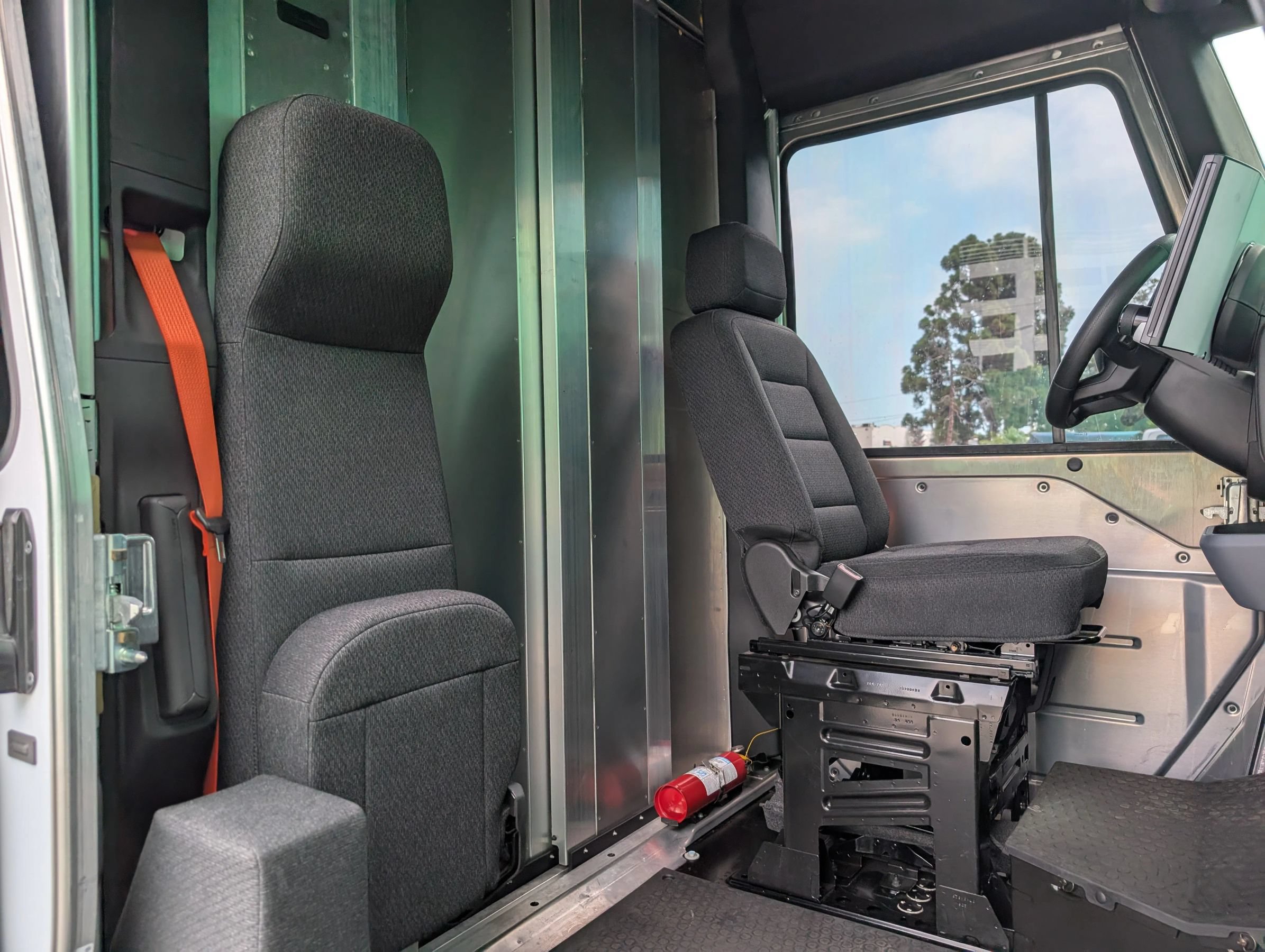 Used 2025 Chevrolet Brightdrop 400 FWD image 12