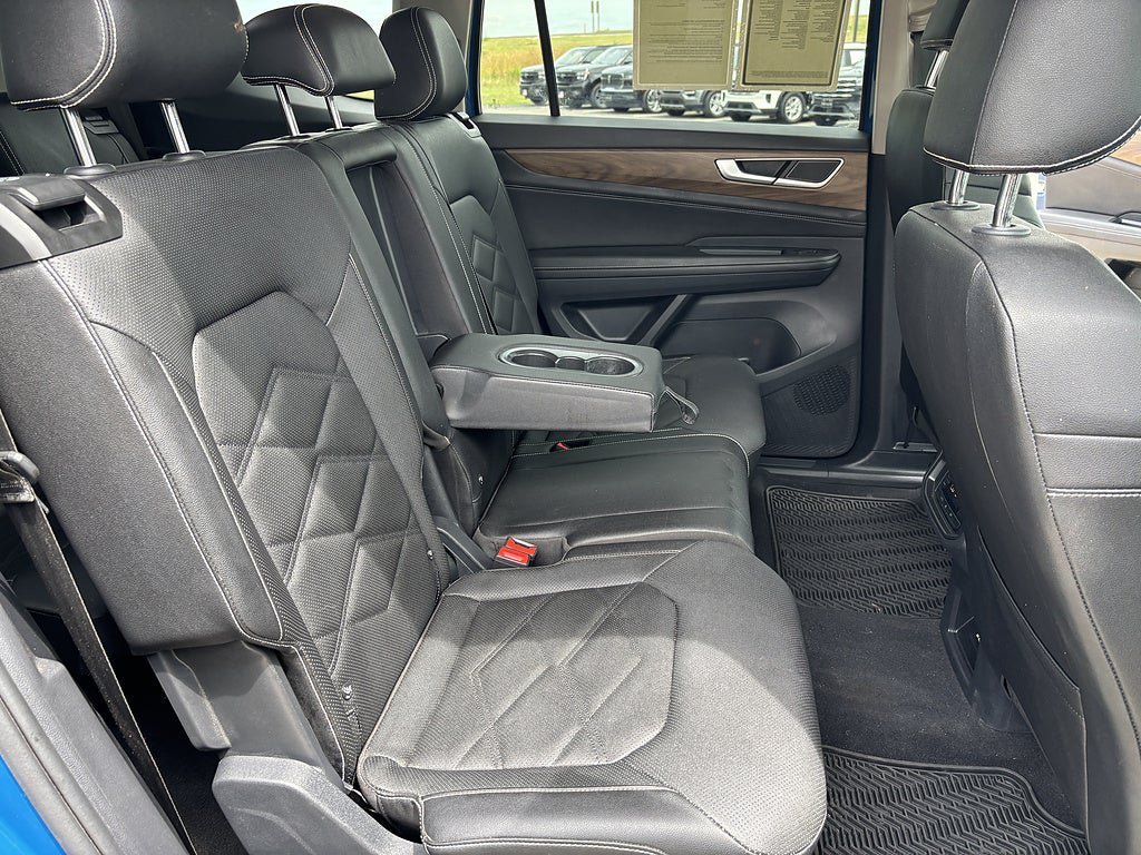 Used 2025 Volkswagen Atlas SE AWD/4WD image 17