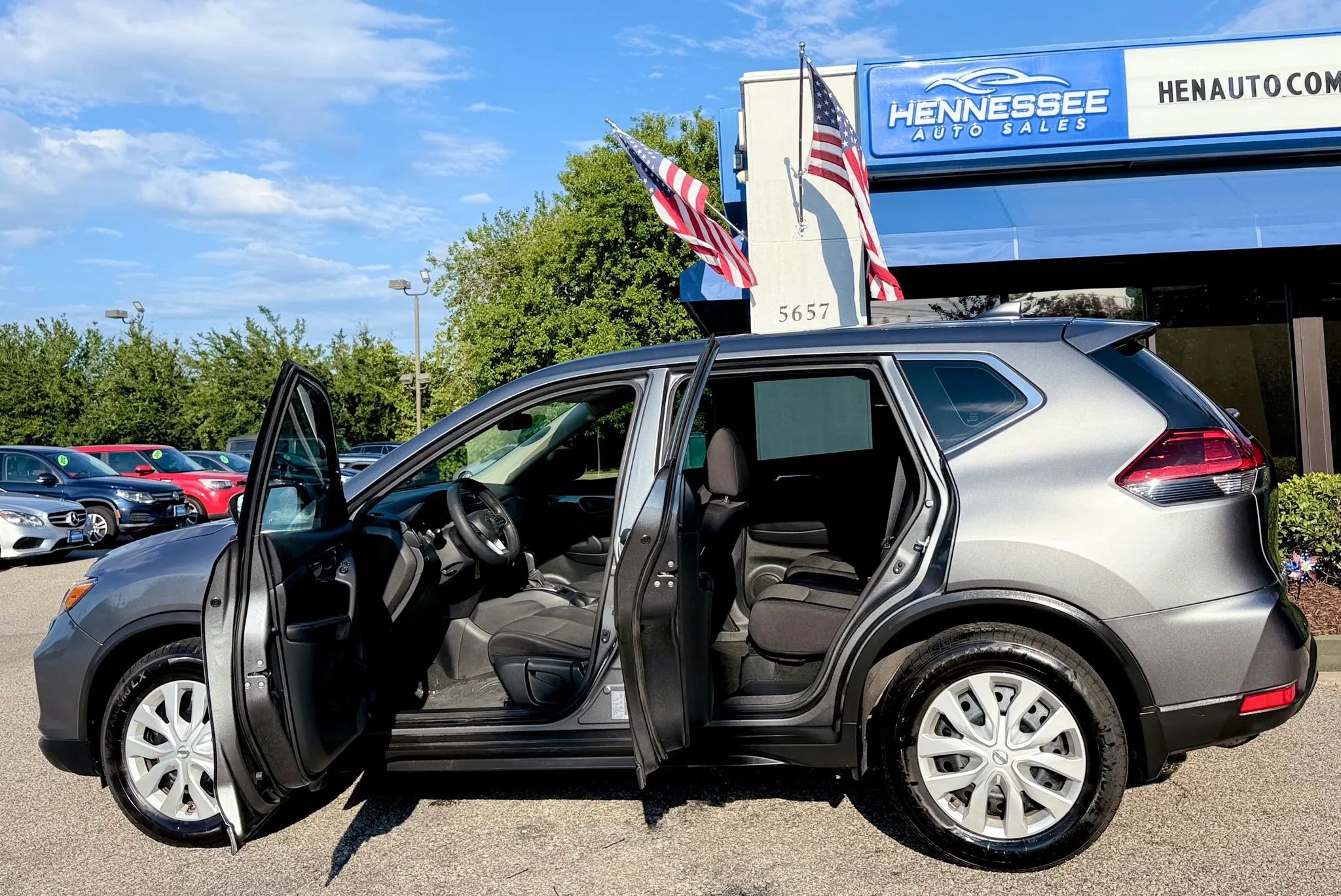 Used 2020 Nissan Rogue S FWD image 12