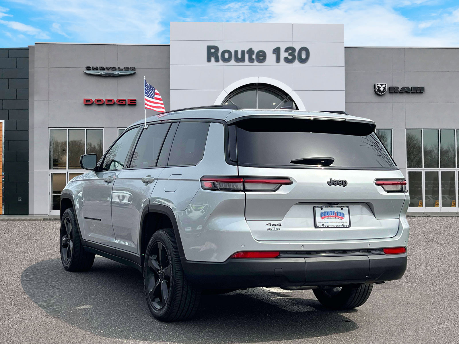 Used 2023 Jeep Grand Cherokee L Laredo AWD/4WD image 3