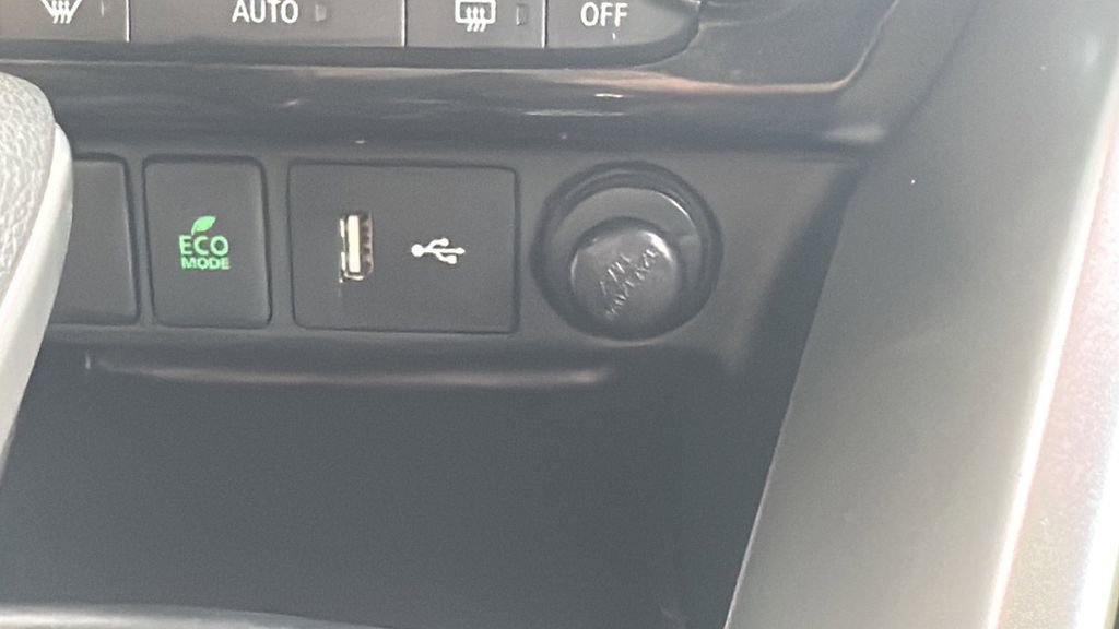 Used 2025 Mitsubishi Eclipse Cross ES image 22