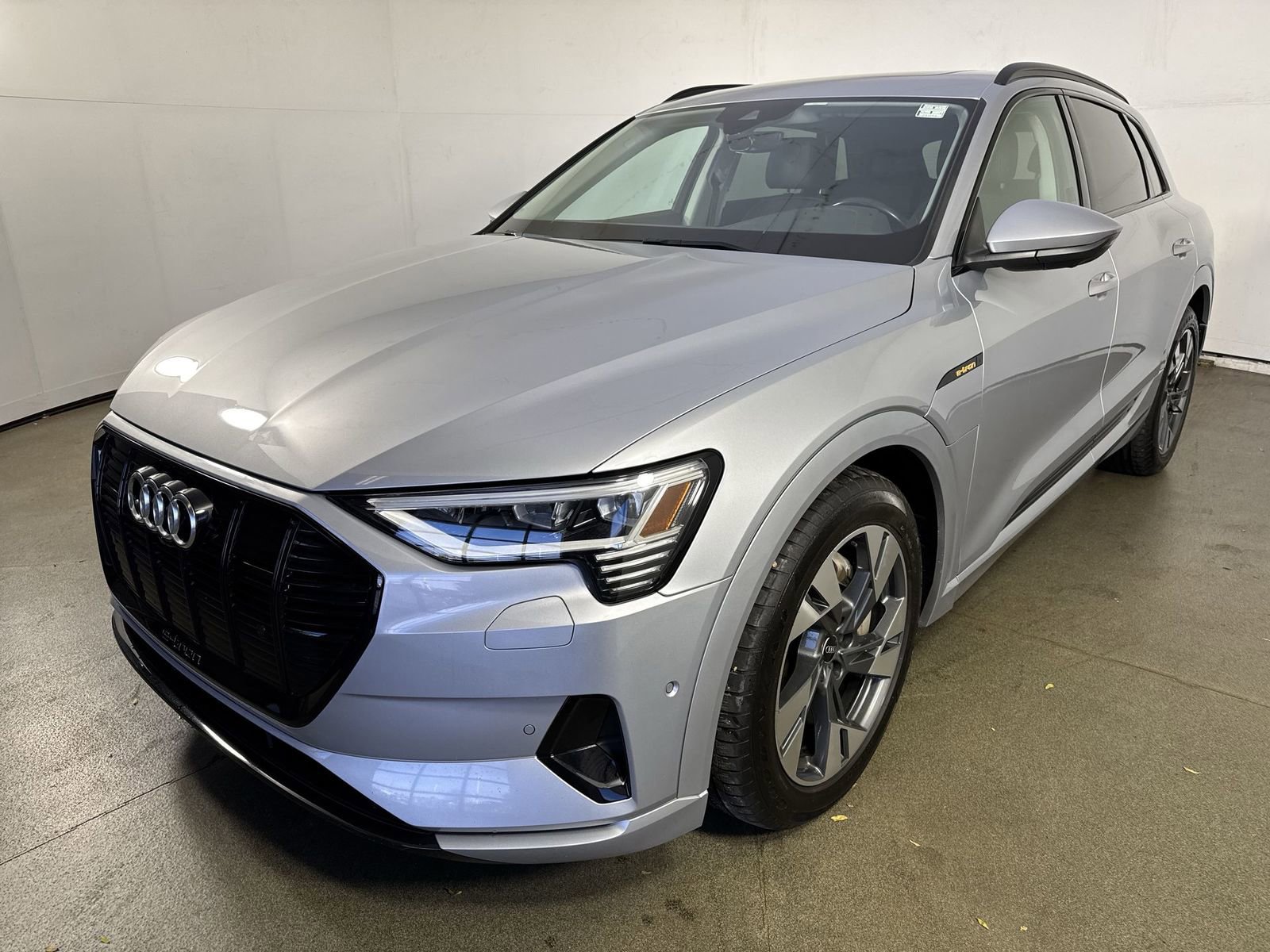 Used 2021 Audi e-tron Premium w/ Convenience Plus Package image 25