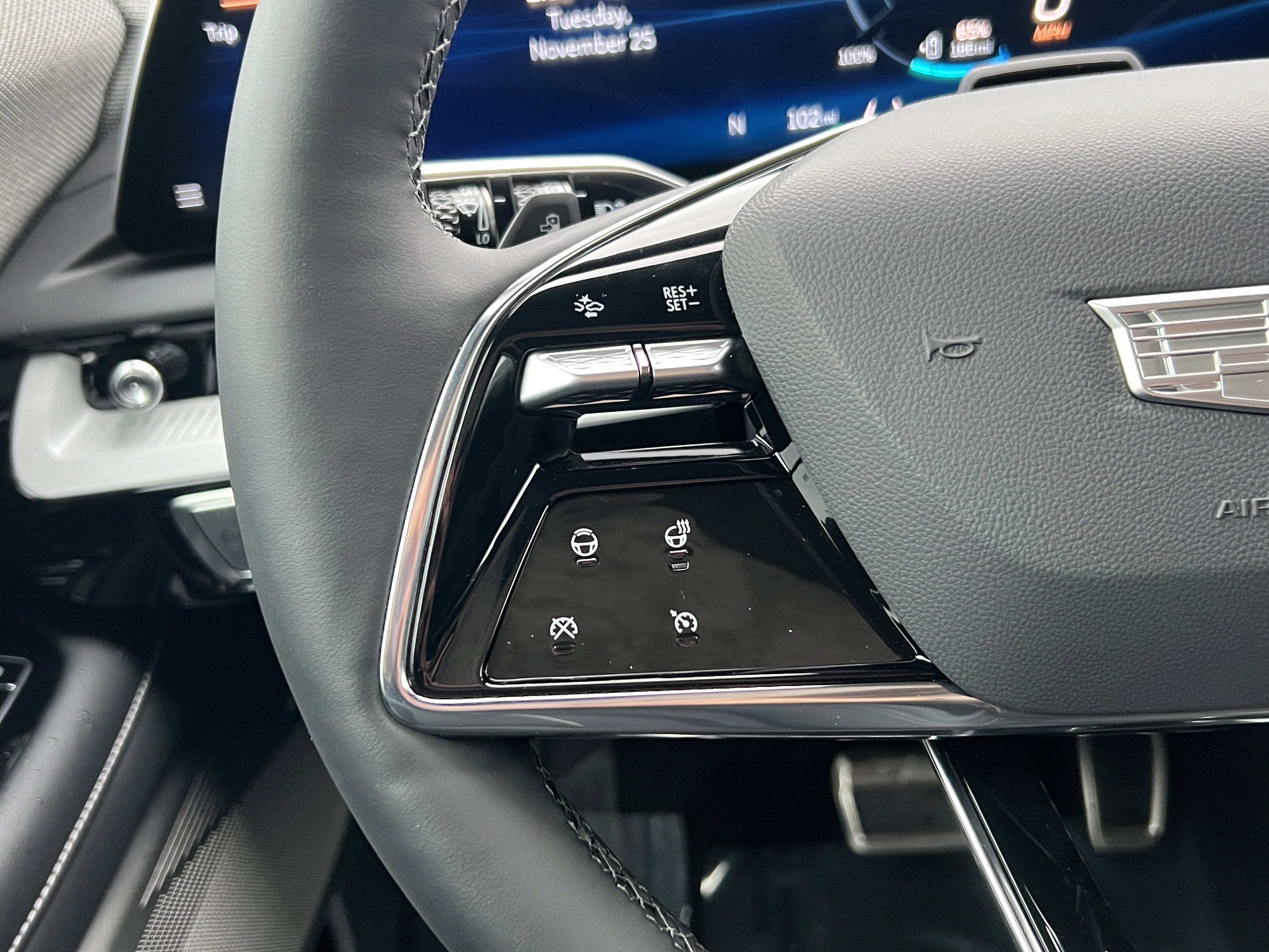 New 2026 Cadillac Optiq Luxury 2 image 28