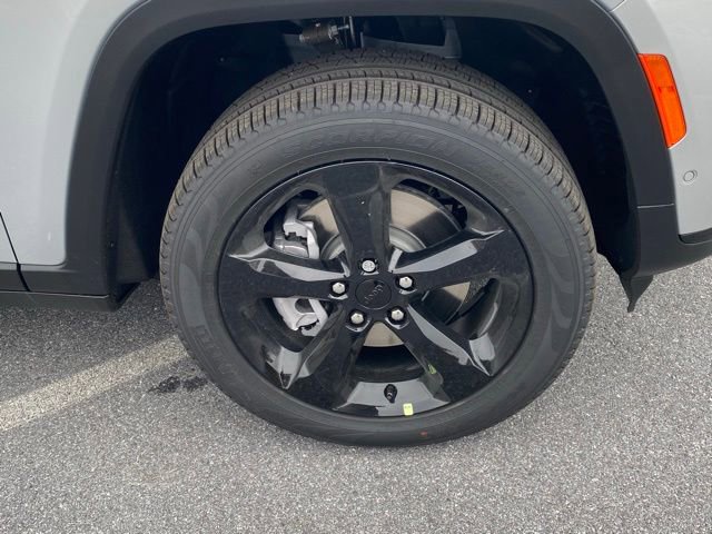 New 2025 Jeep Grand Cherokee L Limited w/ Luxury Tech Group II image 11