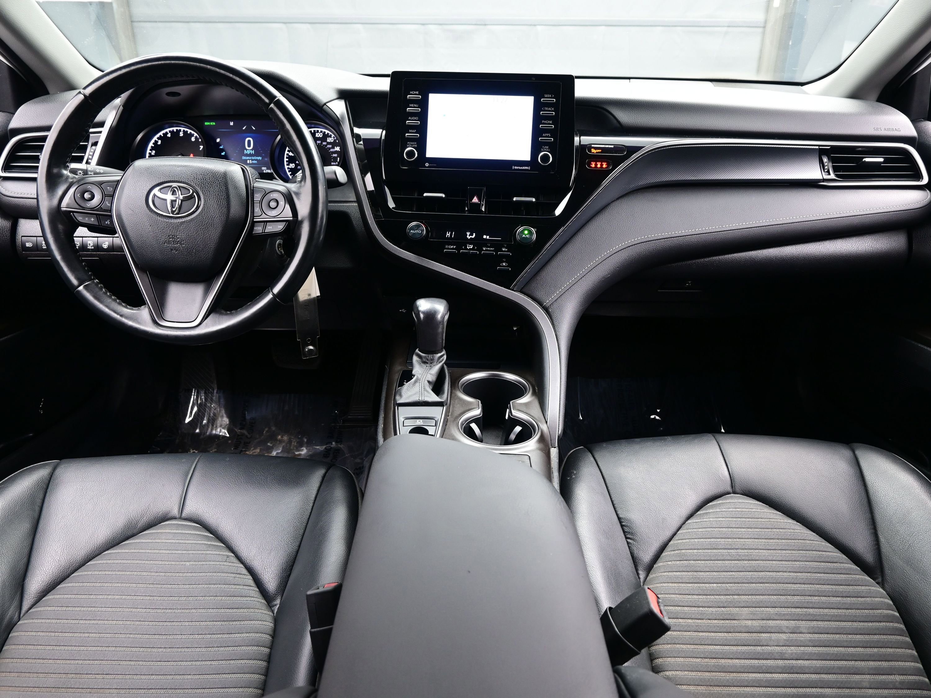 Used 2021 Toyota Camry SE w/ Cold Weather Package image 17