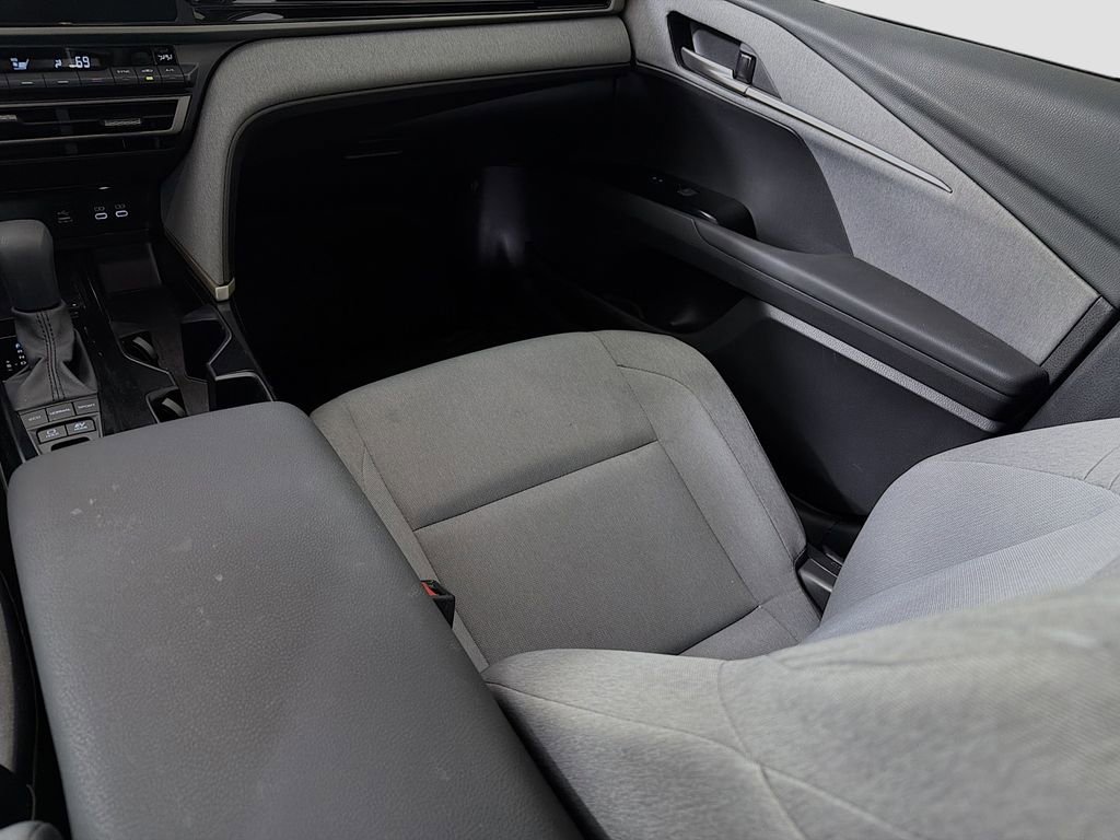 Used 2025 Toyota Camry LE FWD image 25