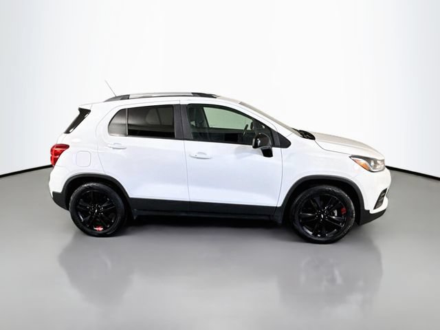 Used 2020 Chevrolet Trax LT w/ Sun & Sound Package FWD image 5