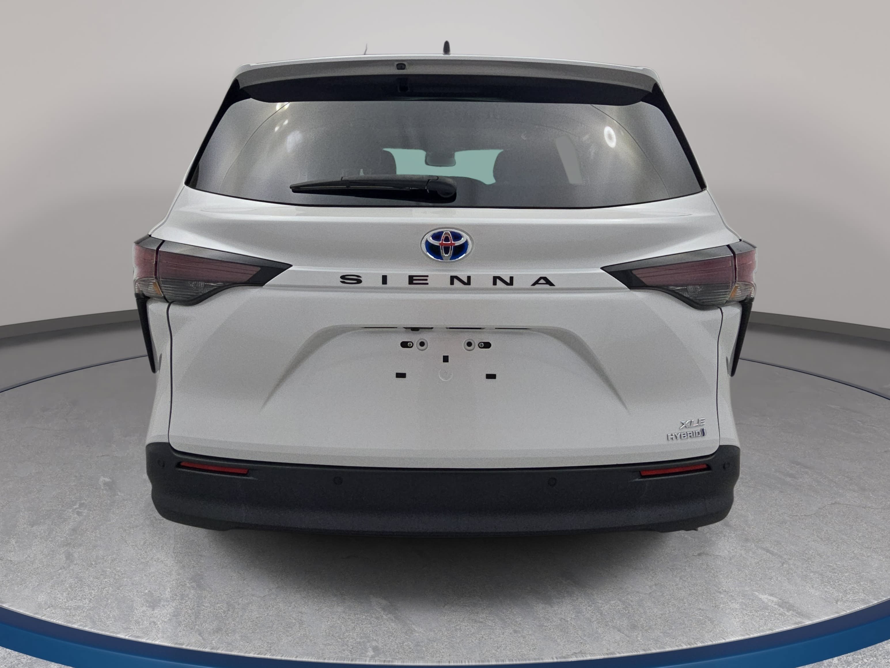 Used 2024 Toyota Sienna XLE FWD image 6