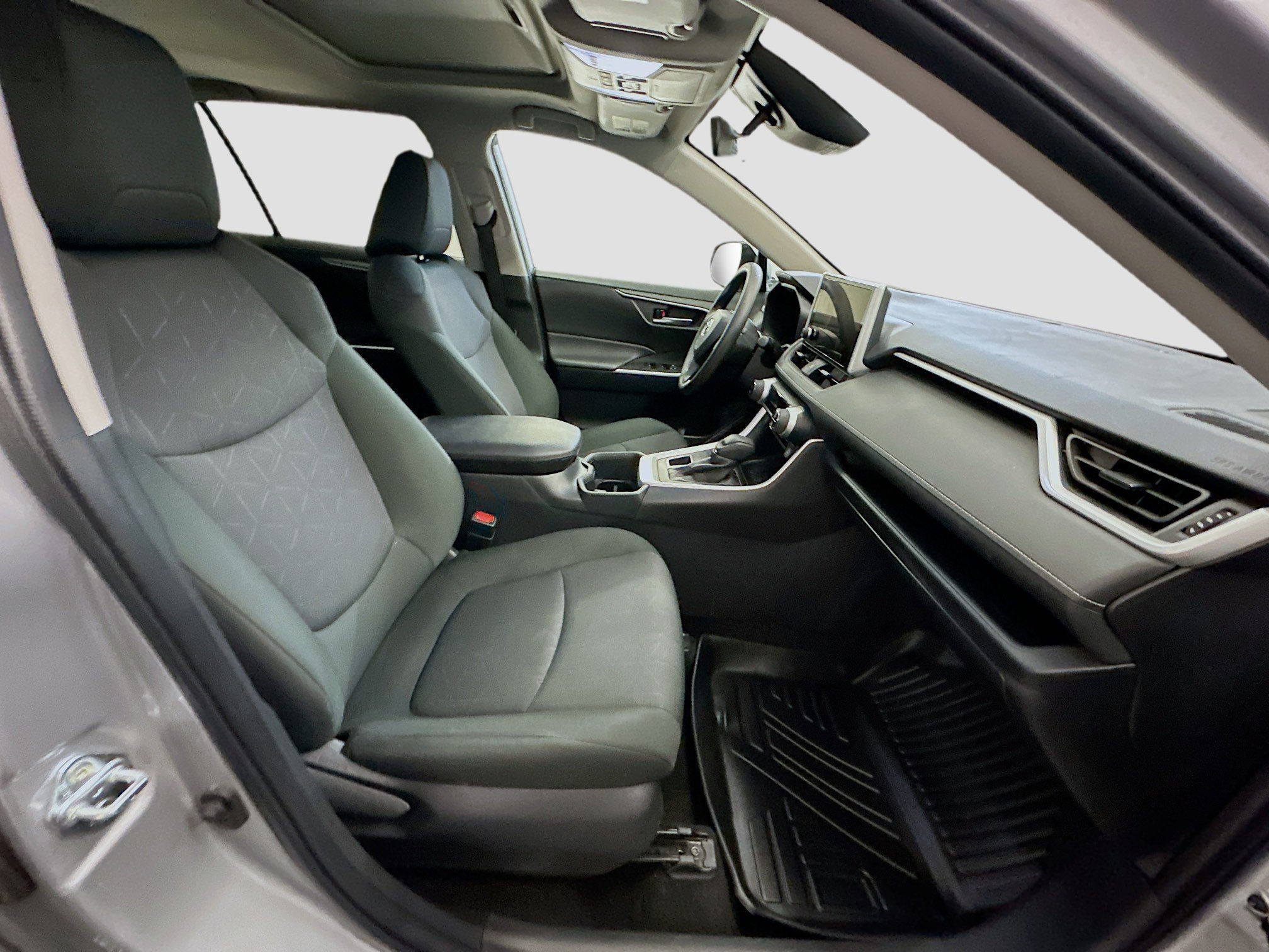 Used 2025 Toyota RAV4 XLE image 34