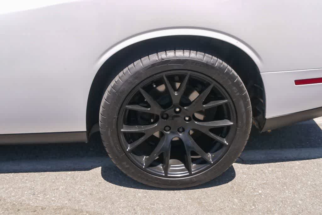 Used 2017 Dodge Challenger R/T RWD image 6