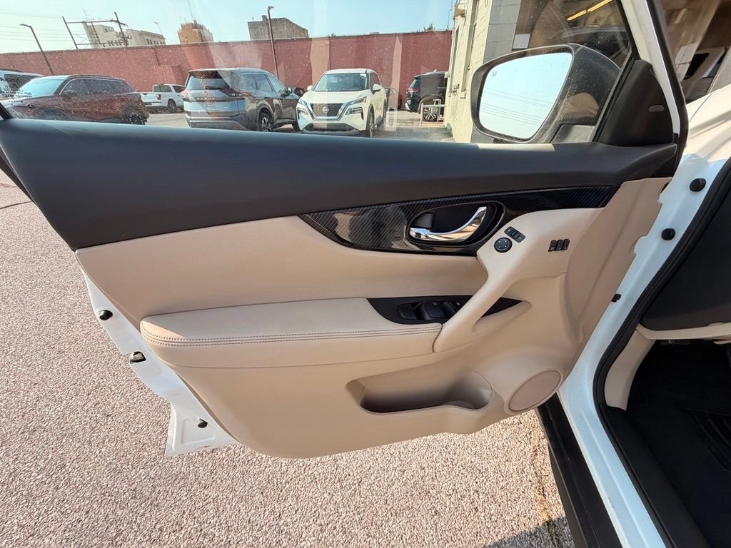 Used 2020 Nissan Rogue SL w/ Premium Package FWD image 13