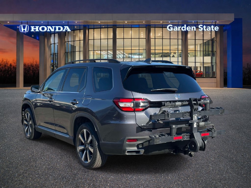 Certified 2024 Honda Pilot Touring image 3