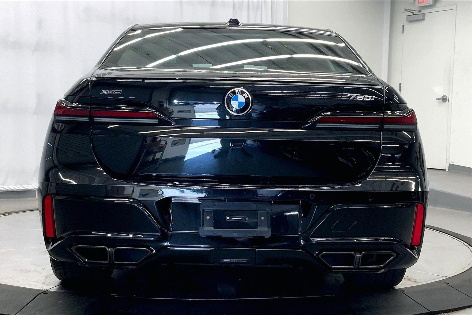 Used 2025 BMW 760i xDrive w/ Premium Package AWD/4WD image 6