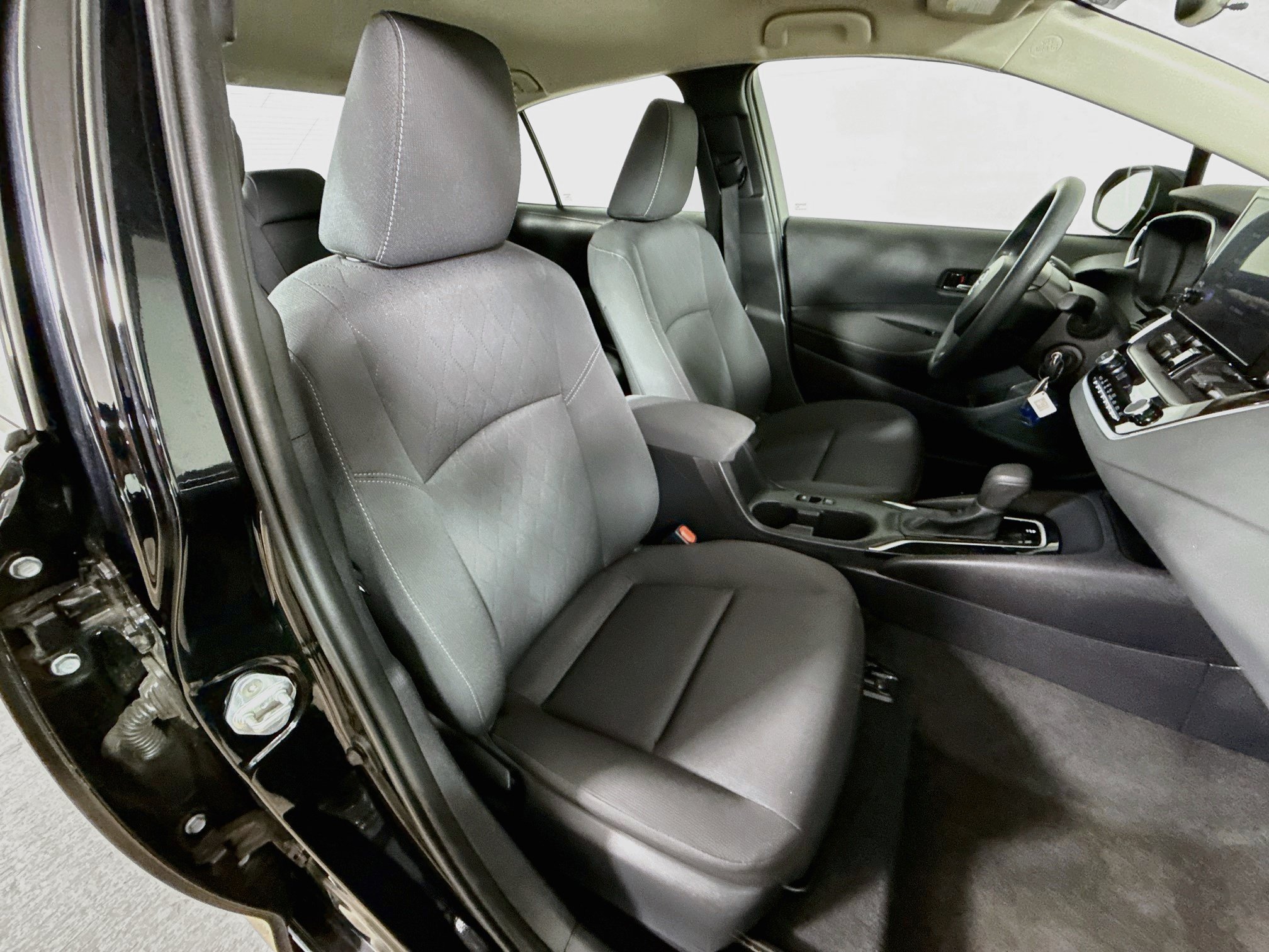 Used 2024 Toyota Corolla LE FWD image 33
