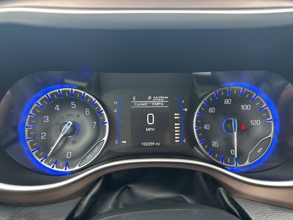 Used 2018 Chrysler Pacifica Touring w/ Tire & Wheel Group image 20