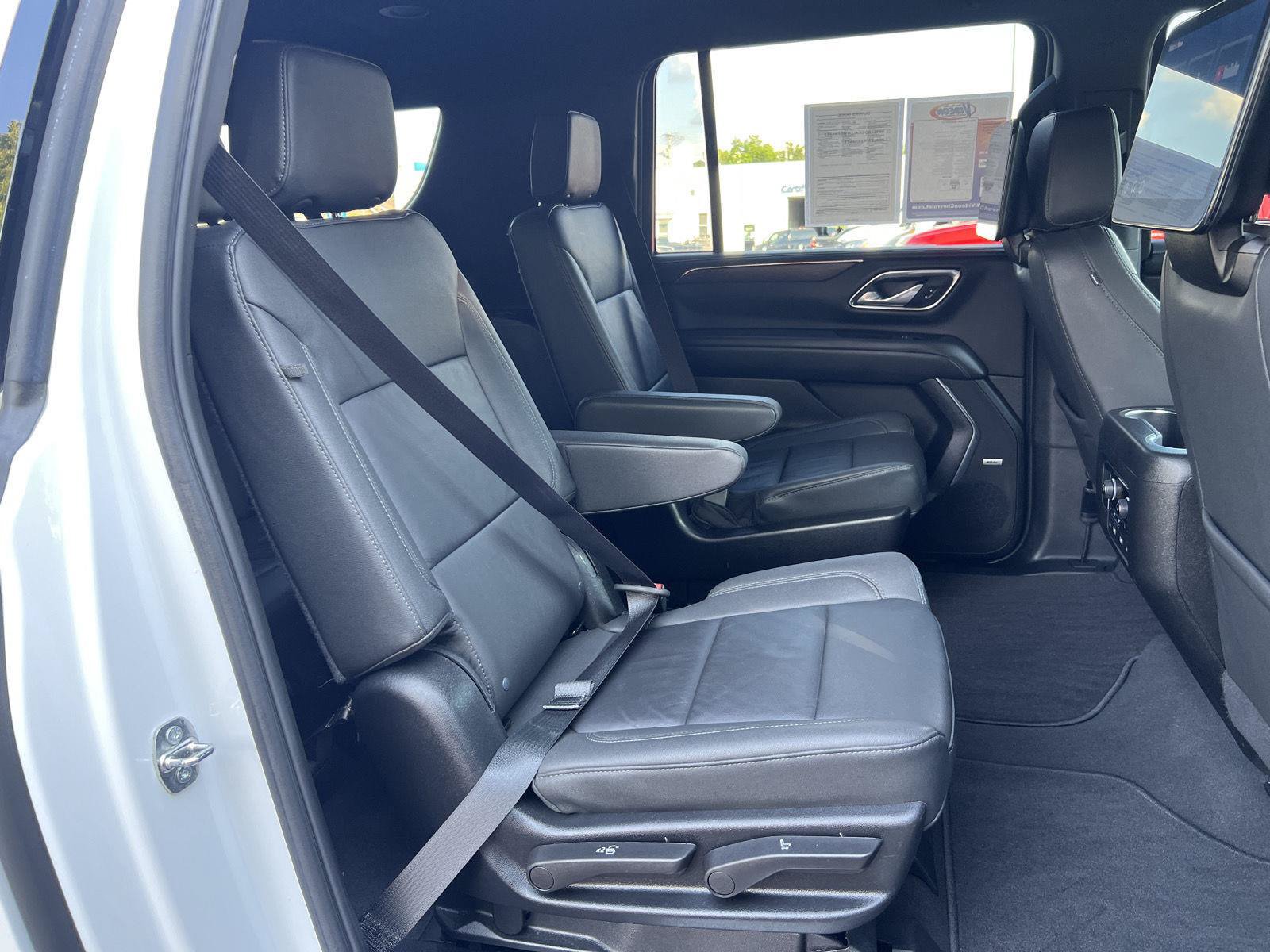 Used 2024 Chevrolet Suburban LT w/ Luxury Package AWD/4WD image 19
