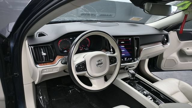 Used 2021 Volvo S60 T6 Momentum AWD/4WD image 26