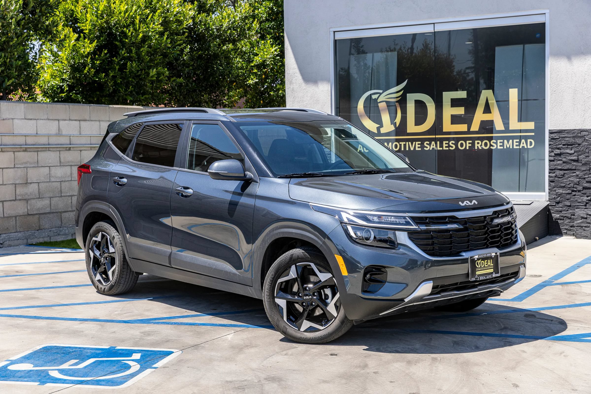 Used 2025 Kia Seltos S FWD image 2