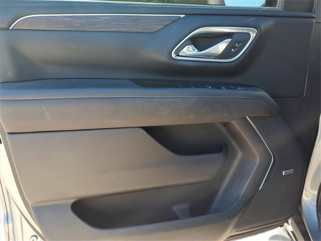 Used 2024 Chevrolet Suburban Z71 w/ Luxury Package image 13