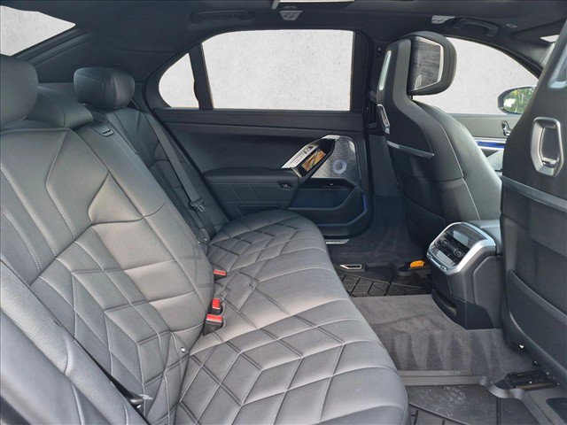 Certified 2025 BMW 760i xDrive w/ Executive Package AWD/4WD image 21
