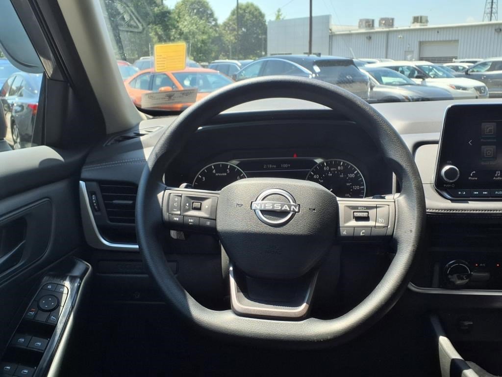 Used 2025 Nissan Rogue S image 9