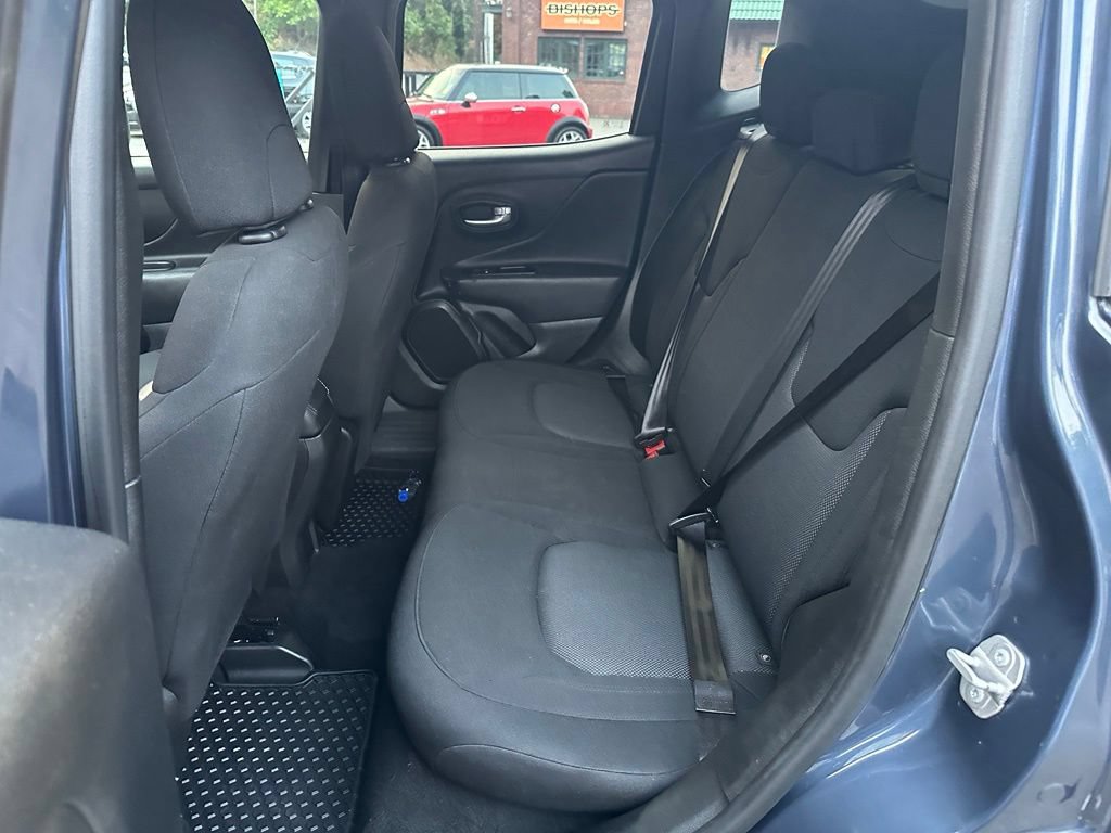 Used 2023 Jeep Renegade Latitude AWD/4WD image 10
