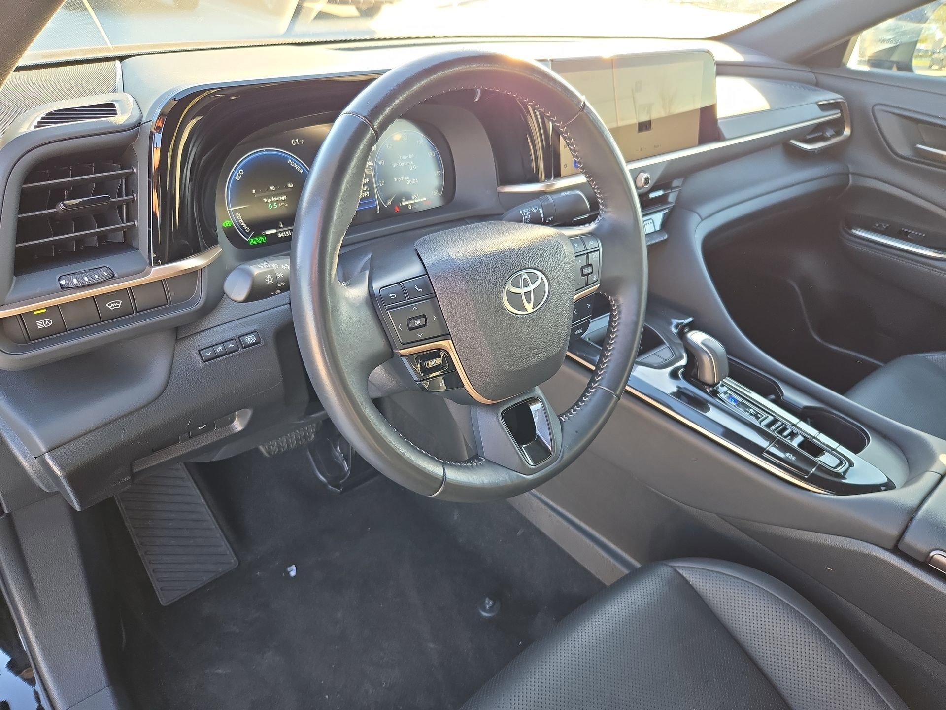 Used 2025 Toyota Crown XLE AWD/4WD image 13