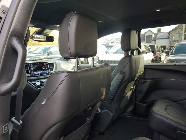 New 2026 Chrysler Pacifica Select image 12