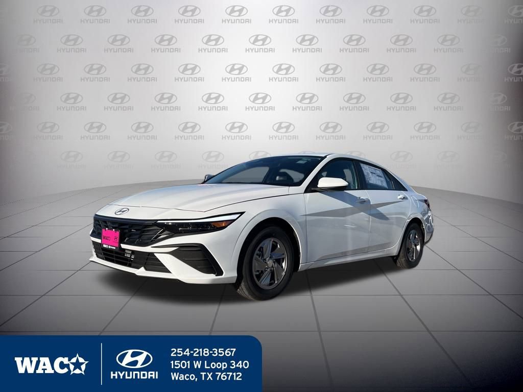 Used 2025 Hyundai Elantra SE image 3