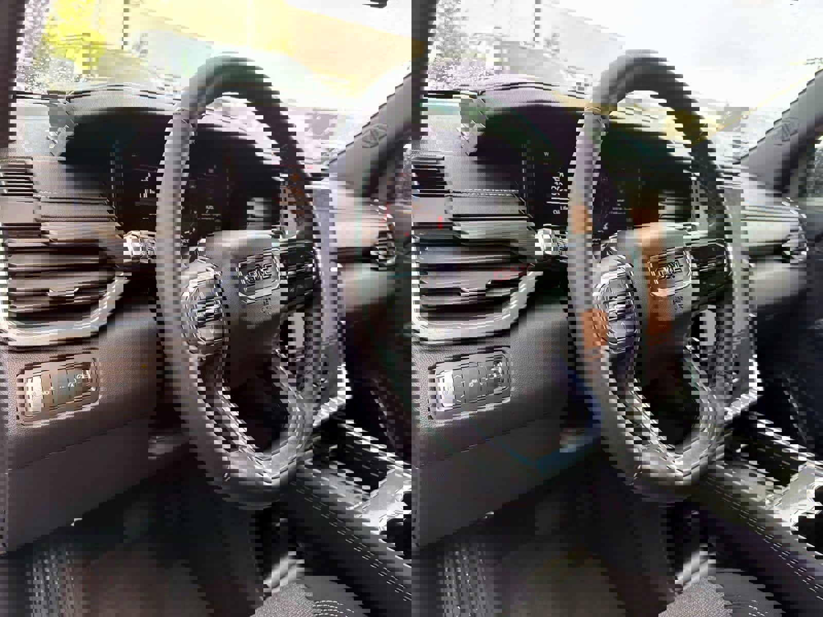 Used 2025 GMC Acadia Elevation image 18