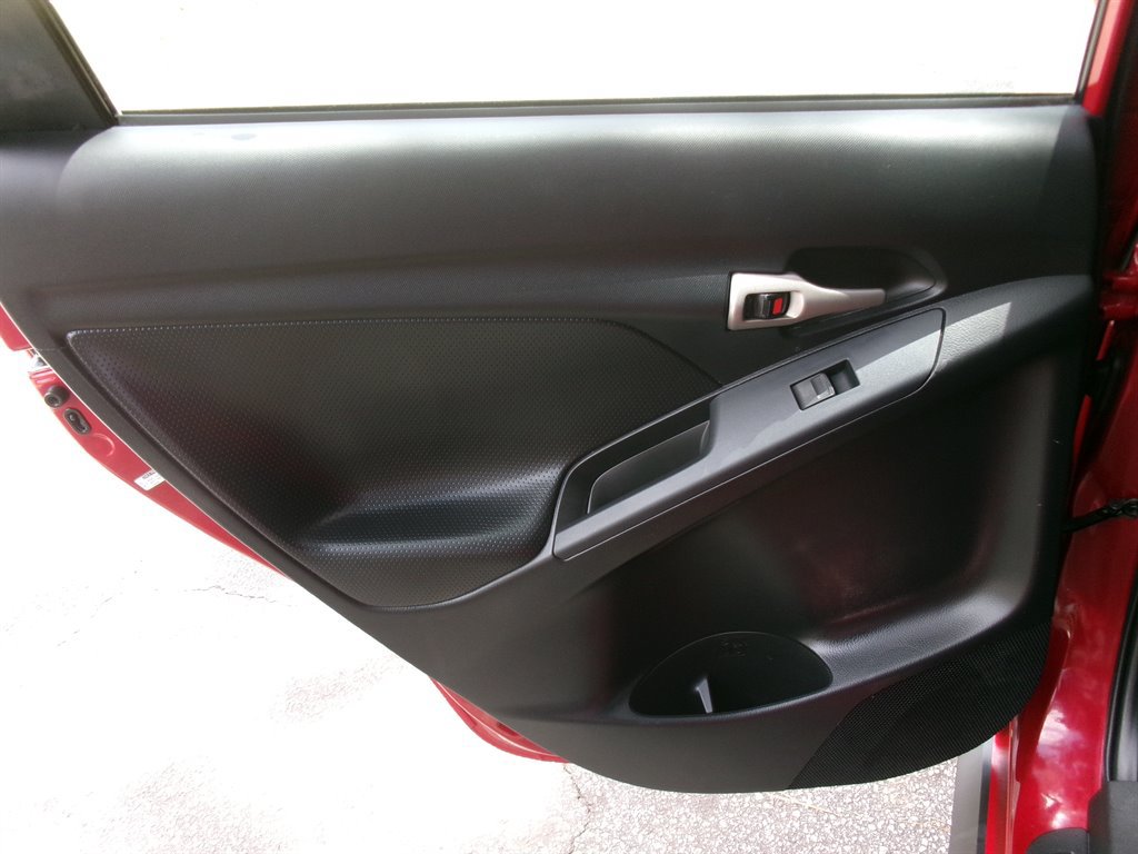 Used 2009 Pontiac Vibe w/ Preferred Package FWD image 31