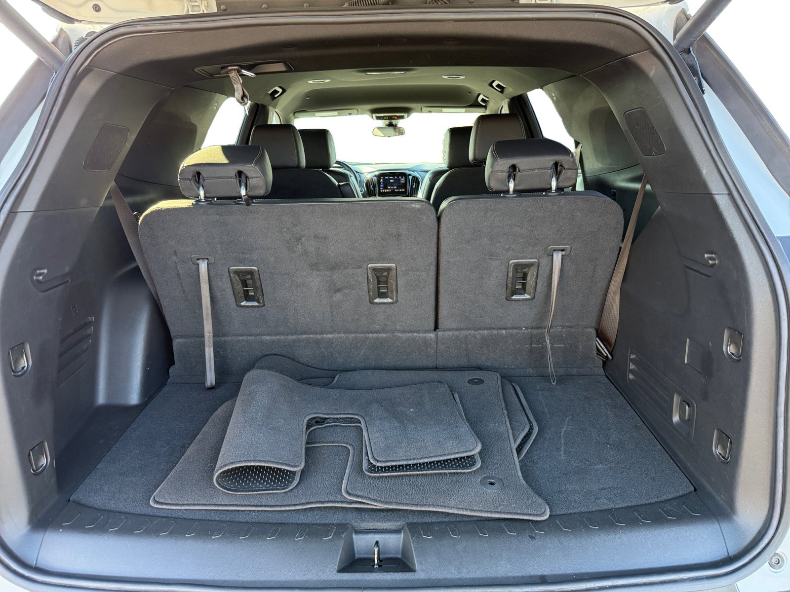Used 2023 Chevrolet Traverse LT image 17