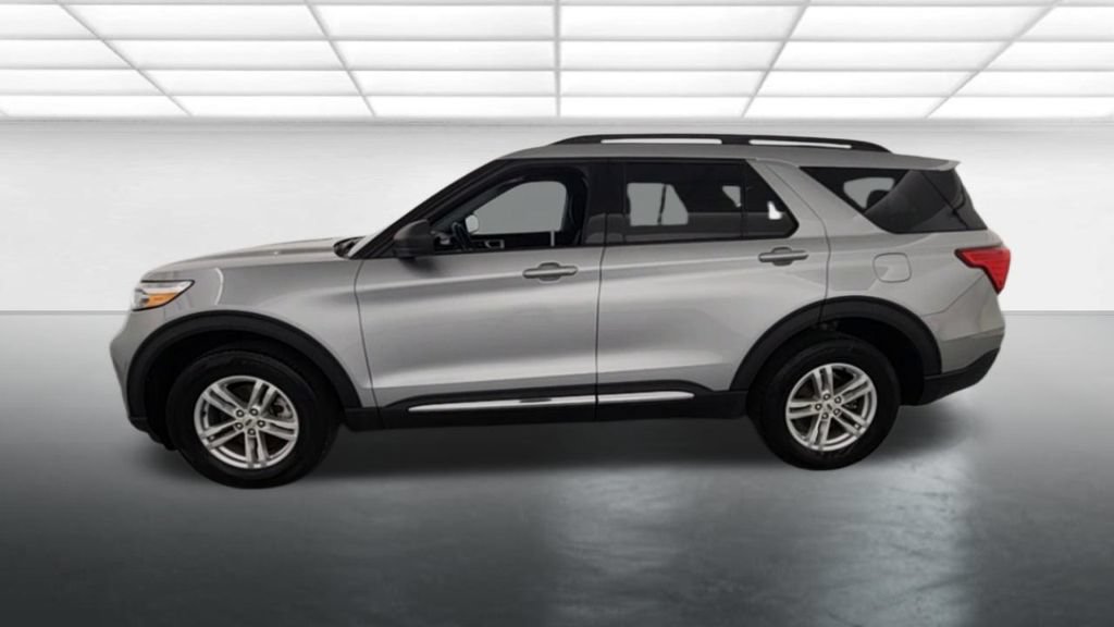 Used 2023 Ford Explorer XLT AWD/4WD image 4