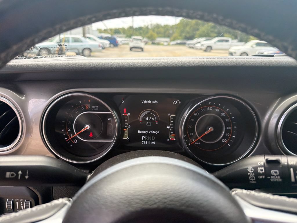 Used 2022 Jeep Wrangler Unlimited Sahara w/ Dual Top Group AWD/4WD image 19