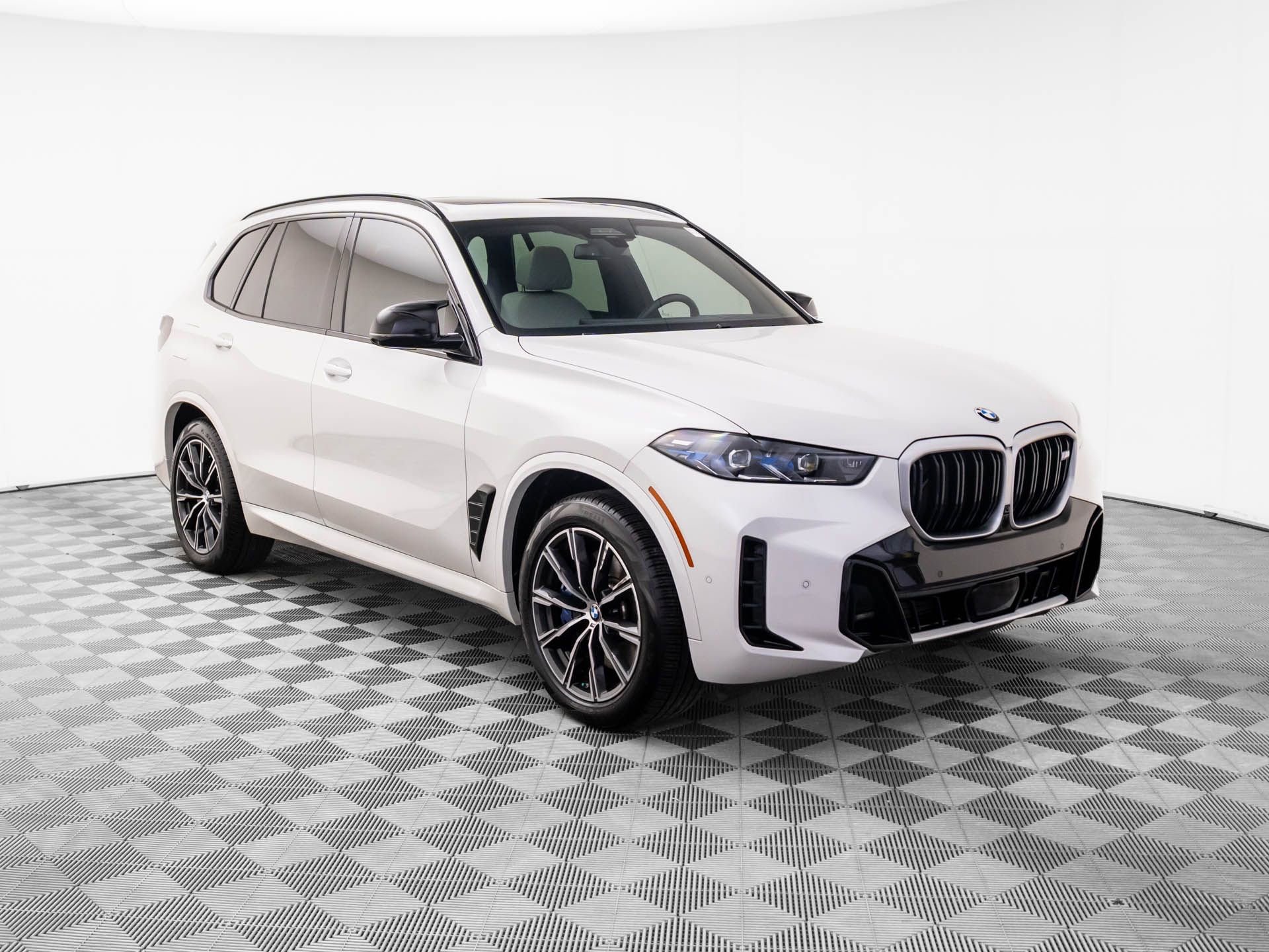Used 2025 BMW X5 M60i image 8