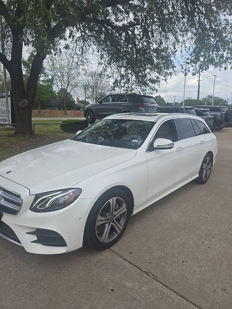 Used 2018 Mercedes-Benz E 400 4MATIC Wagon image 2