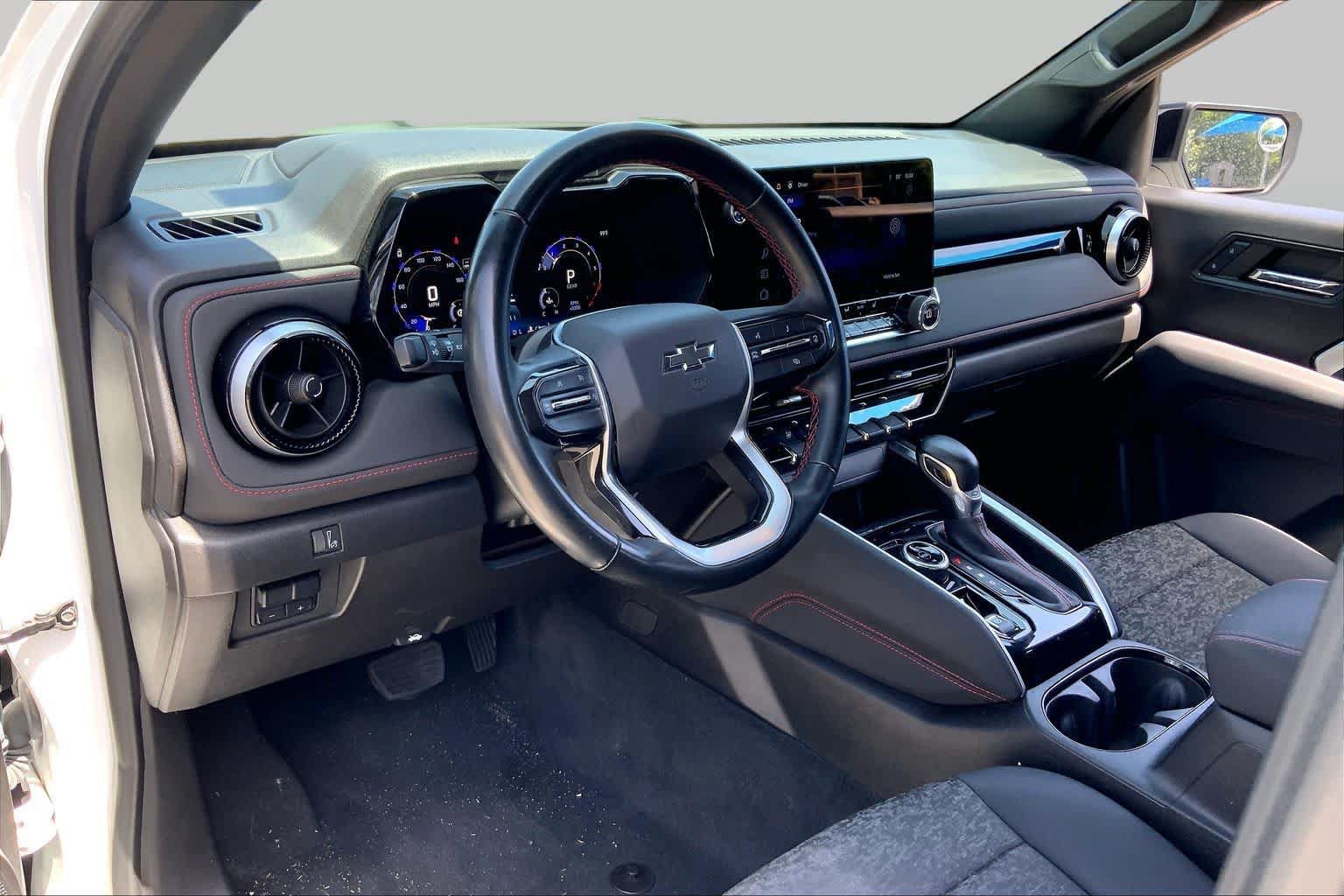 Used 2024 Chevrolet Colorado Z71 w/ Z71 Convenience Package 2 AWD/4WD image 18
