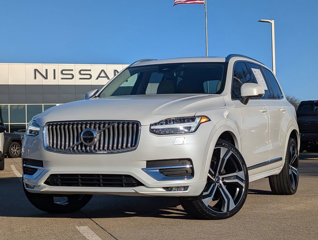 Used 2025 Volvo XC90 B6 Ultra w/ Lounge Package image 2