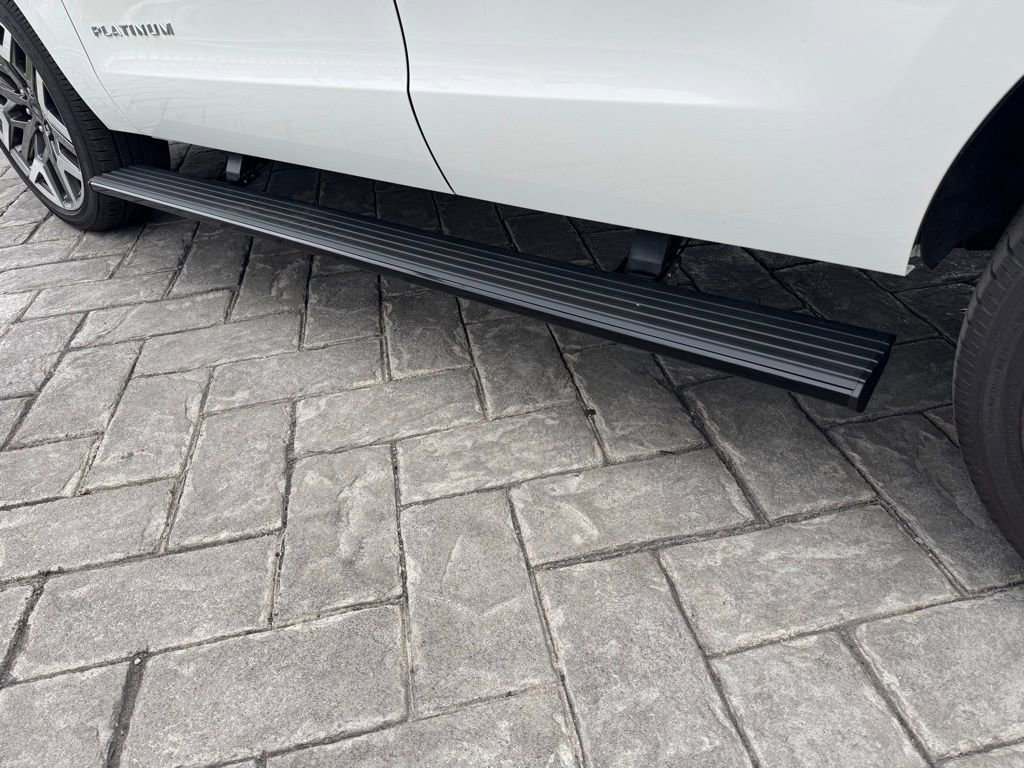 Used 2025 Ford Expedition Platinum w/ Platinum Ultimate Package image 6