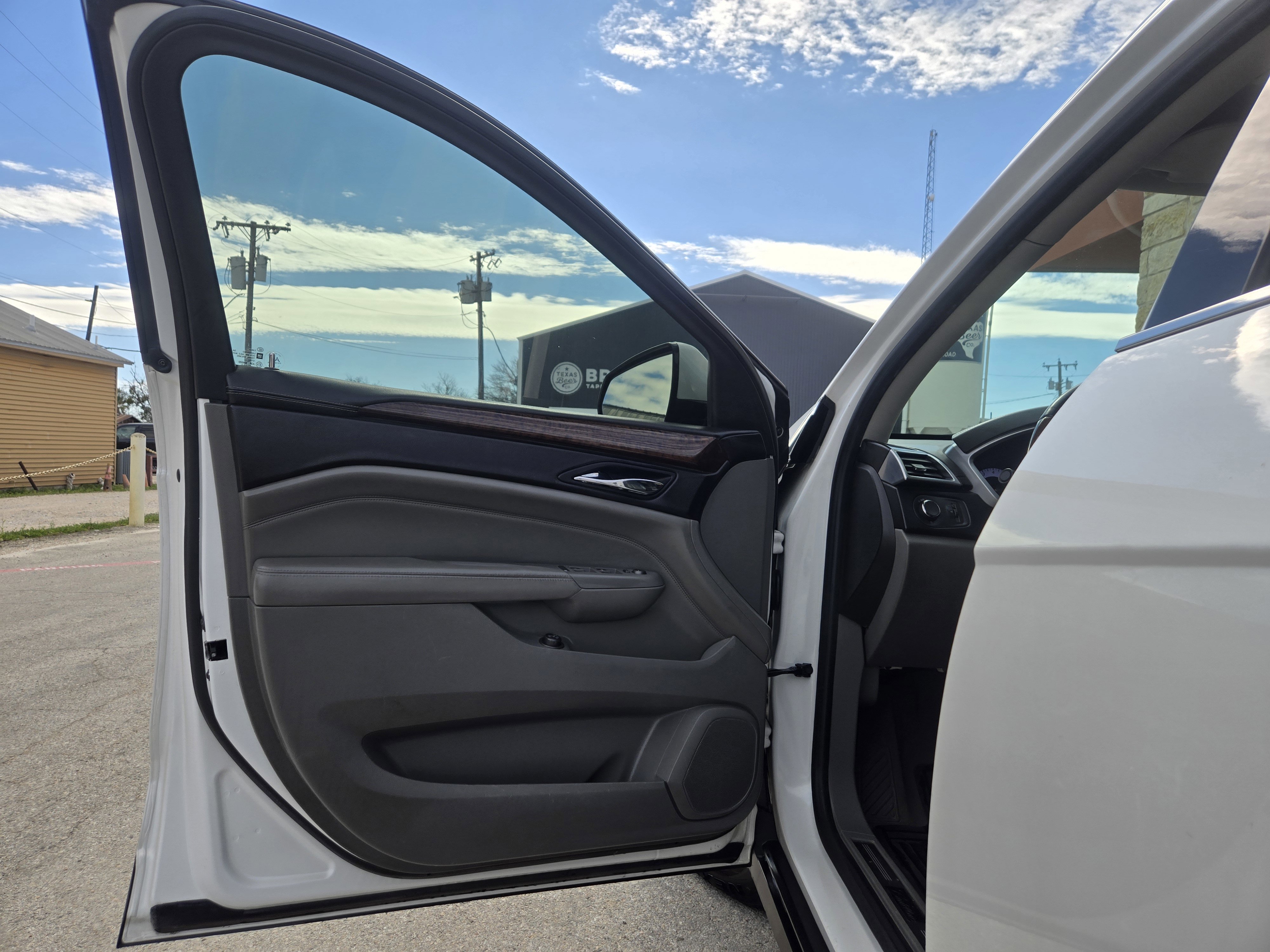 Used 2010 Cadillac SRX Luxury image 4