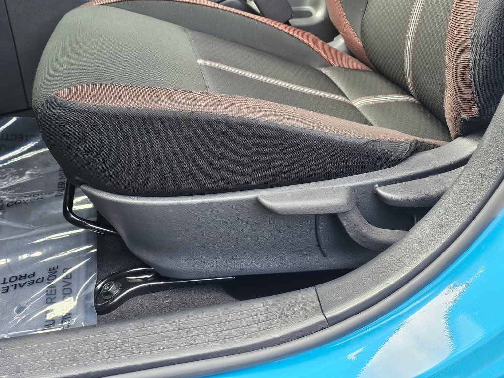 Used 2025 Nissan Versa SR w/ Trunk Package image 28