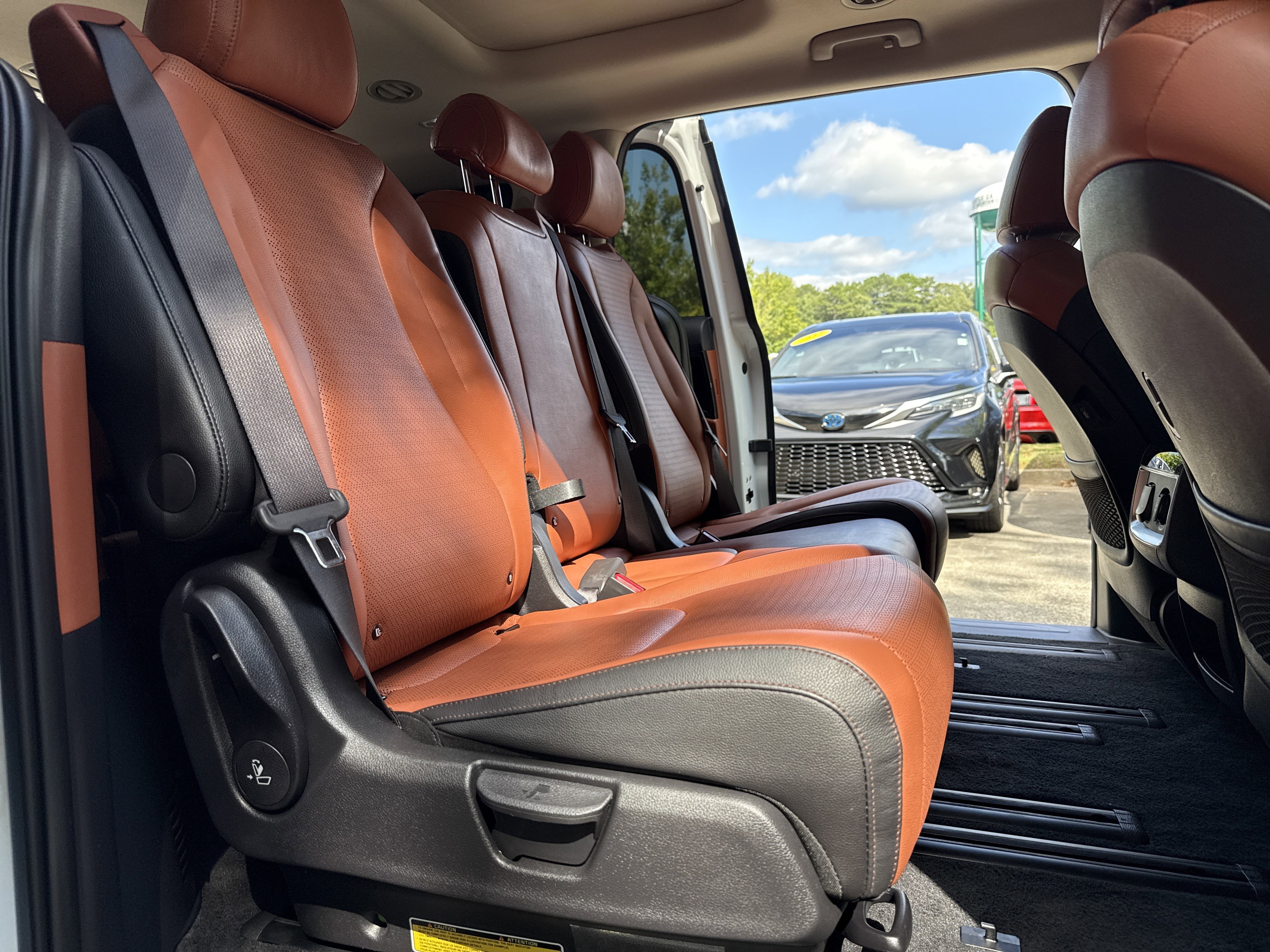 Used 2024 Kia Carnival SX Prestige image 16