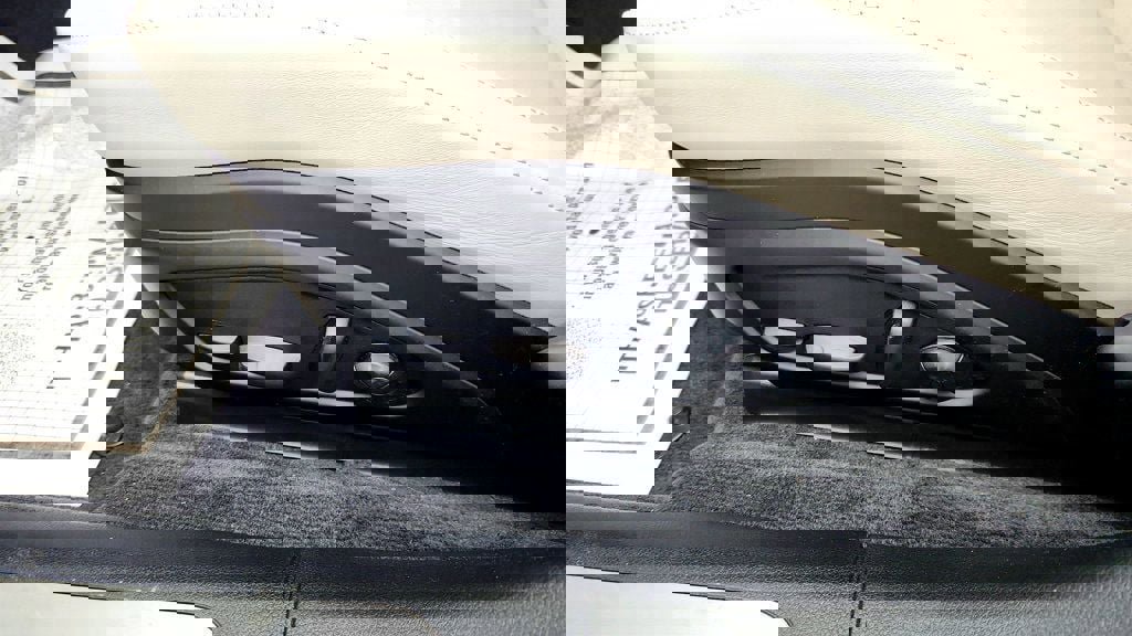 Used 2024 Porsche Panamera image 12