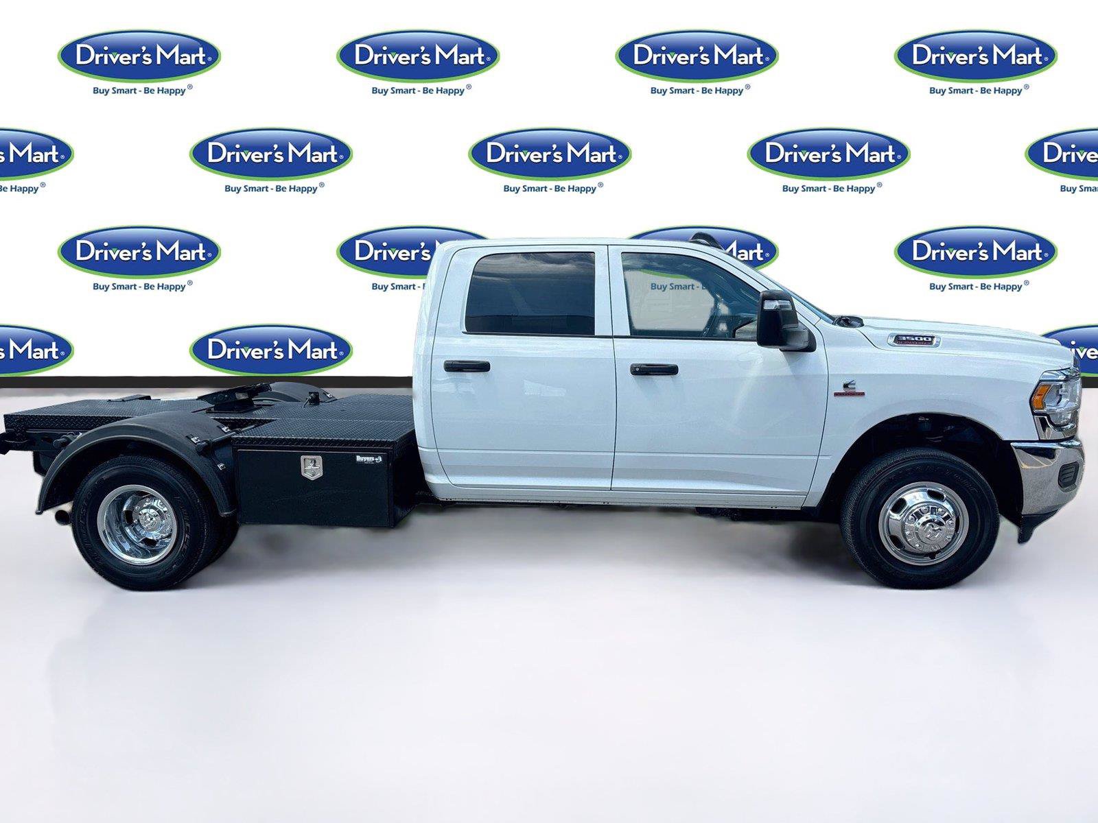 Used 2023 RAM 3500 Tradesman w/ Chrome Appearance Group AWD/4WD image 8