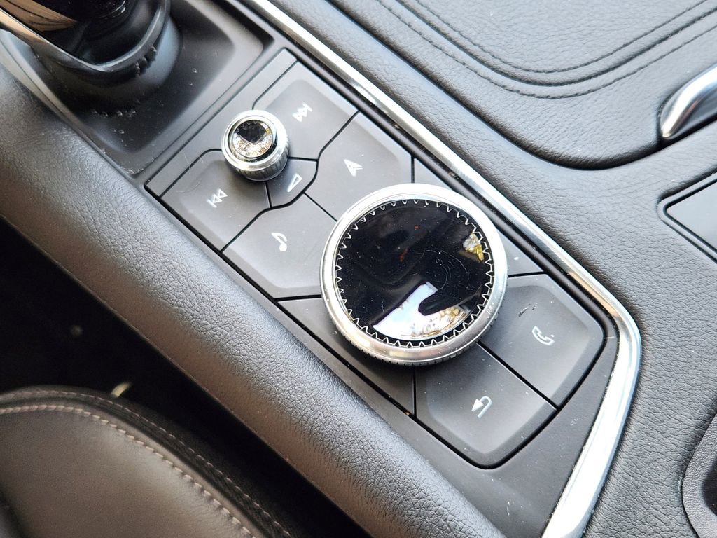 Used 2025 Cadillac XT6 Premium Luxury image 19